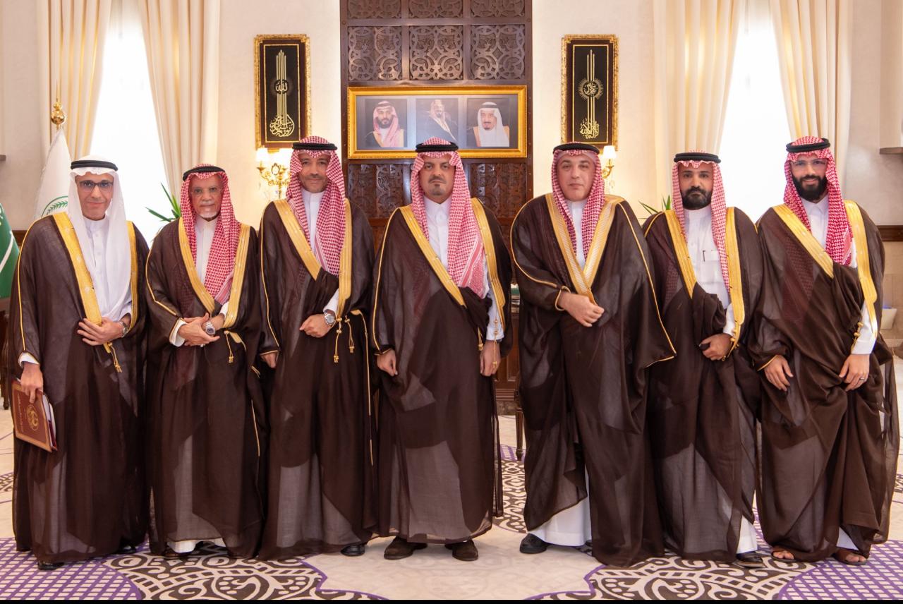 Mazin Kurdi with the Deputy Governor of Makkah Region and officials at the Emirate.